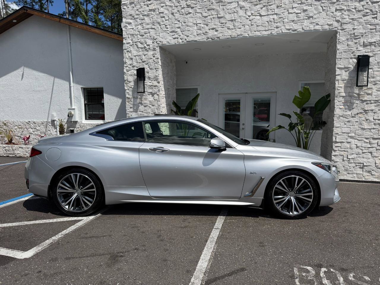 Used 2017 INFINITI Q60 3.0t w/ Premium Plus Package 3.0T RWD image 21