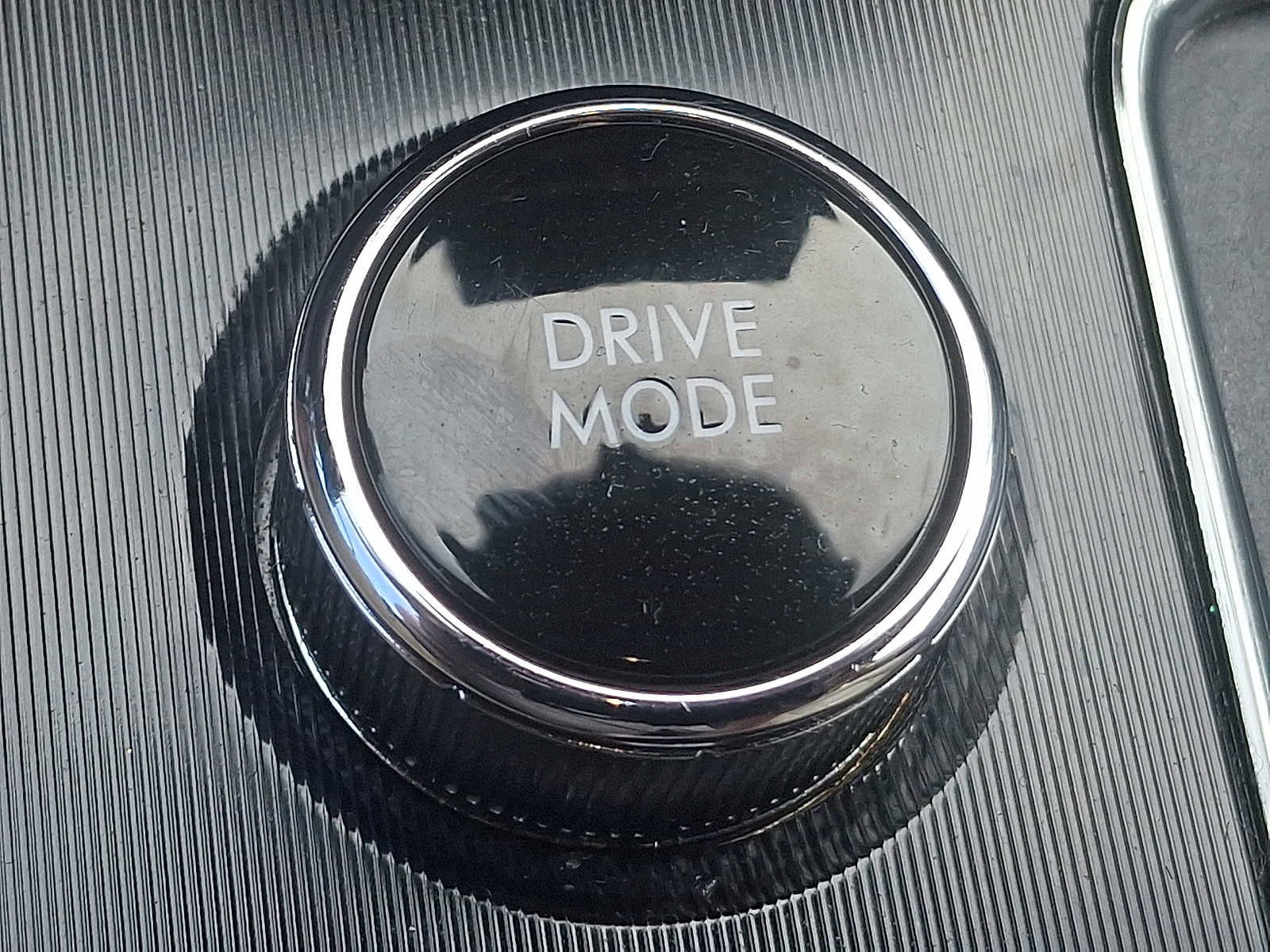 Used 2022 Lincoln Corsair Standard w/ Equipment Group 101A image 24