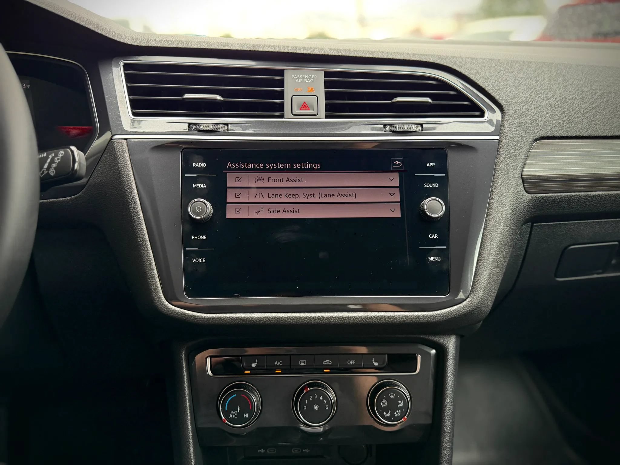 Used 2024 Volkswagen Tiguan SE AWD/4WD image 14