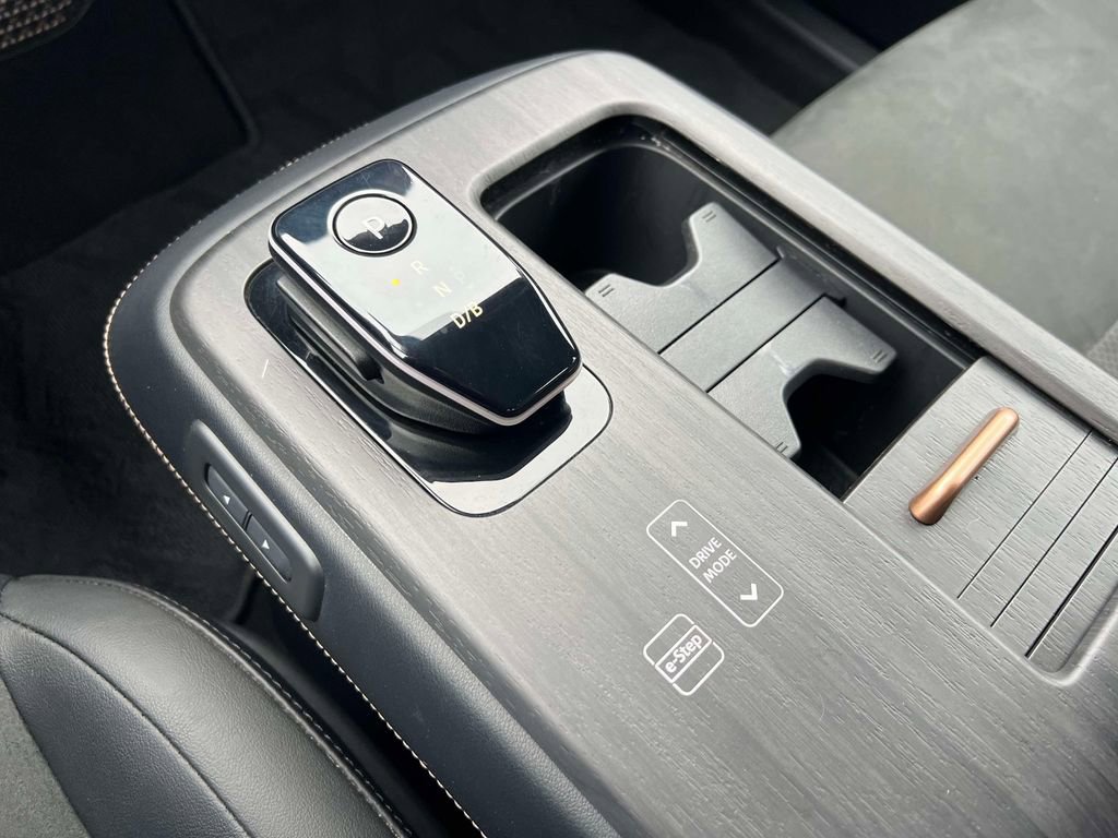 Used 2024 Nissan Ariya FWD image 31