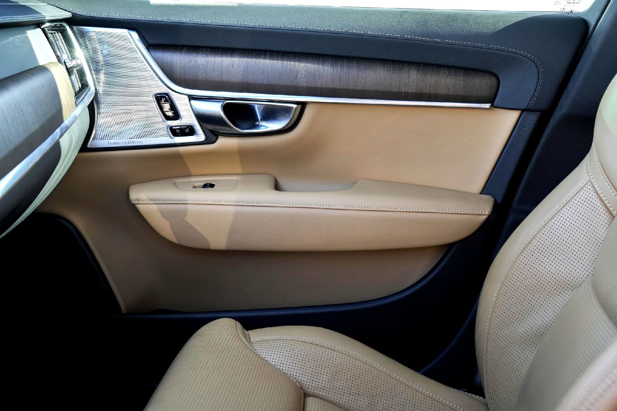 Used 2023 Volvo V90 B6 Cross Country Ultimate image 11