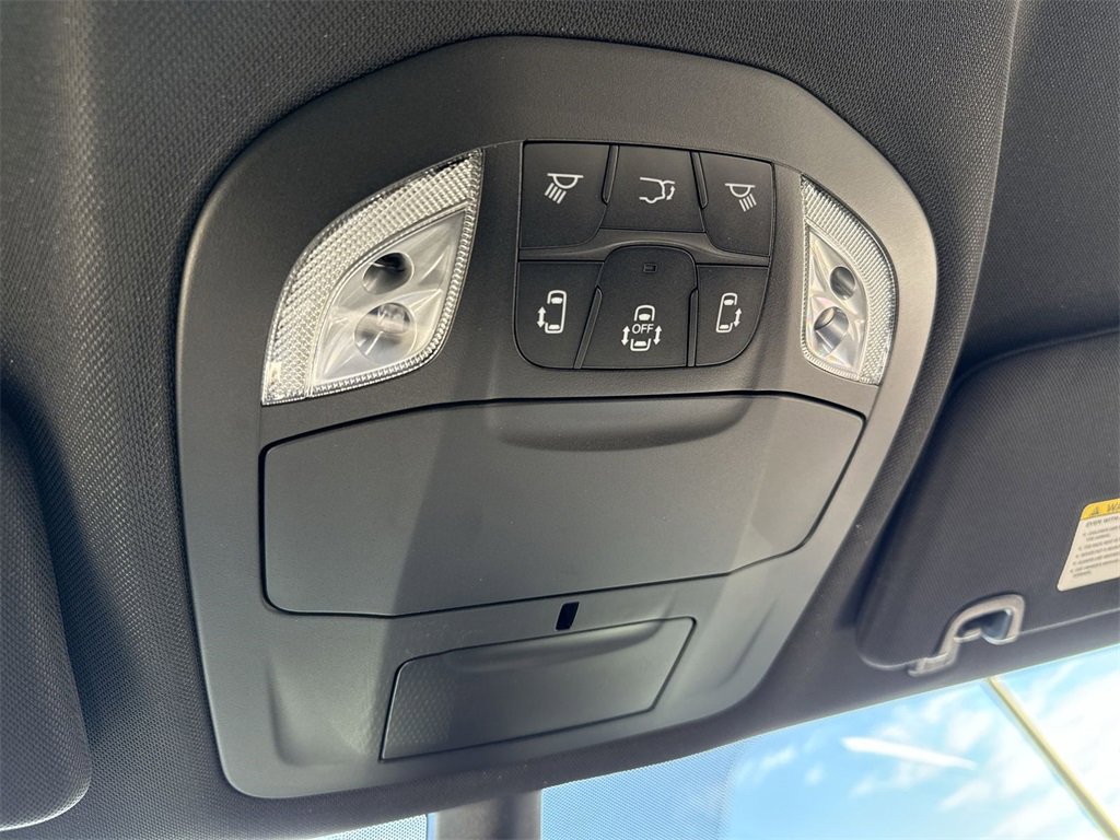 New 2026 Chrysler Pacifica Select image 17