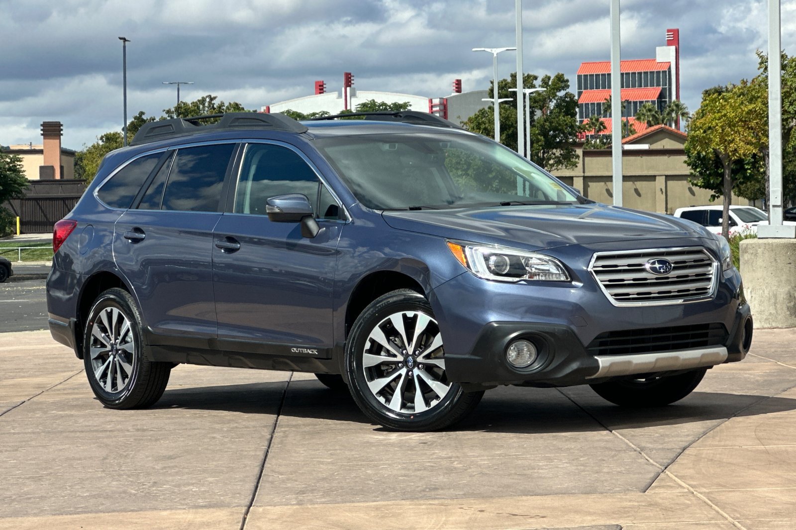 Used 2017 Subaru Outback 3.6R Limited AWD/4WD image 2