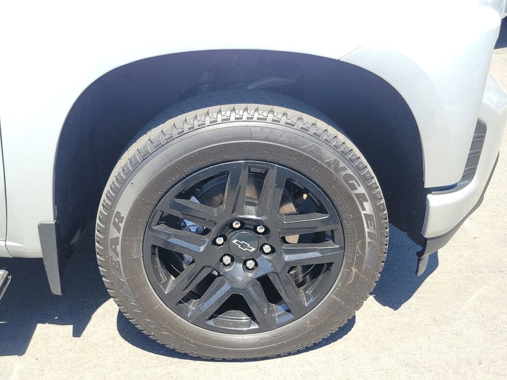 Used 2022 Chevrolet Silverado 1500 Custom w/ LPO, Blackout Package image 5