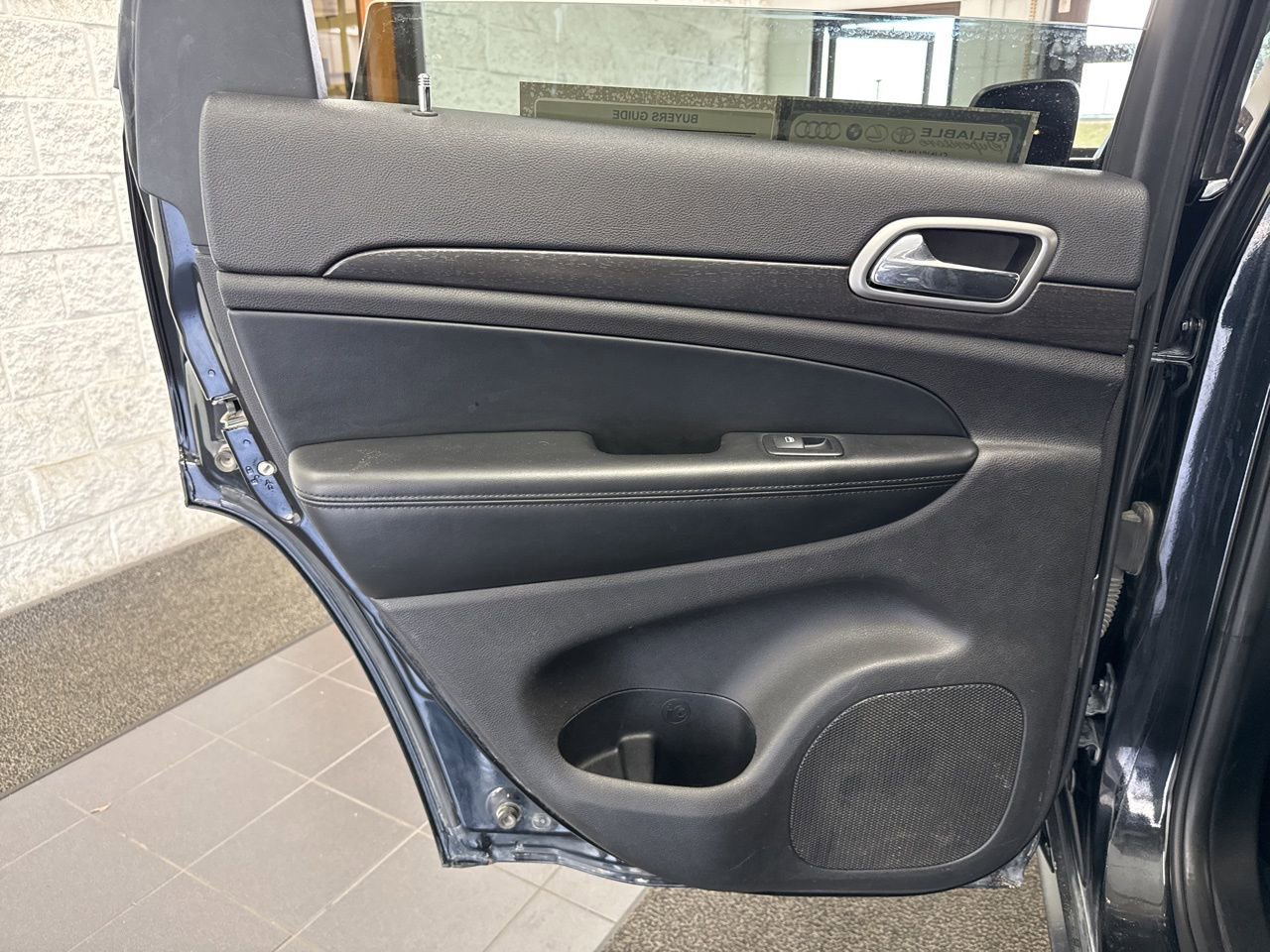 Used 2018 Jeep Grand Cherokee Laredo image 40