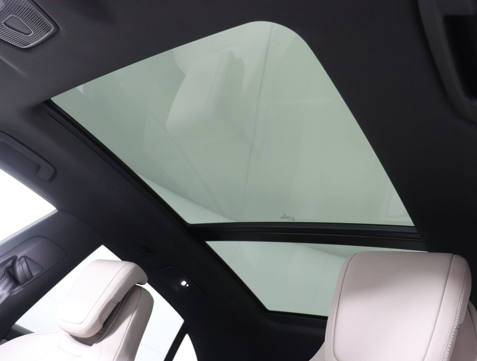 Used 2025 Porsche Macan 4S Electric image 19