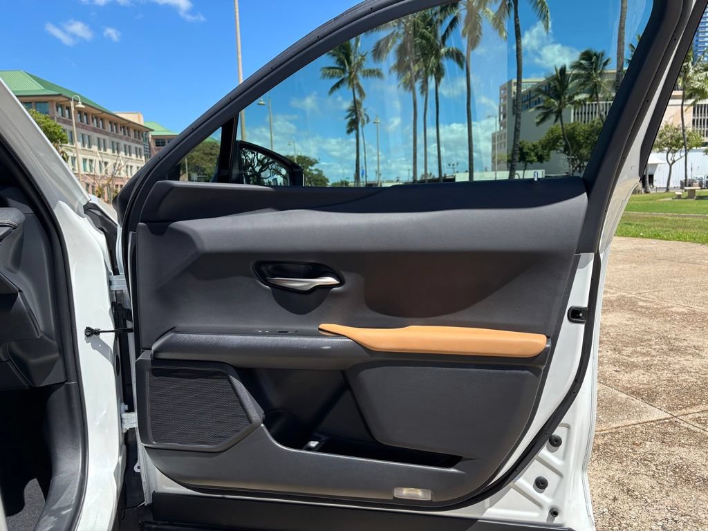 Used 2025 Lexus UX 300h AWD image 13