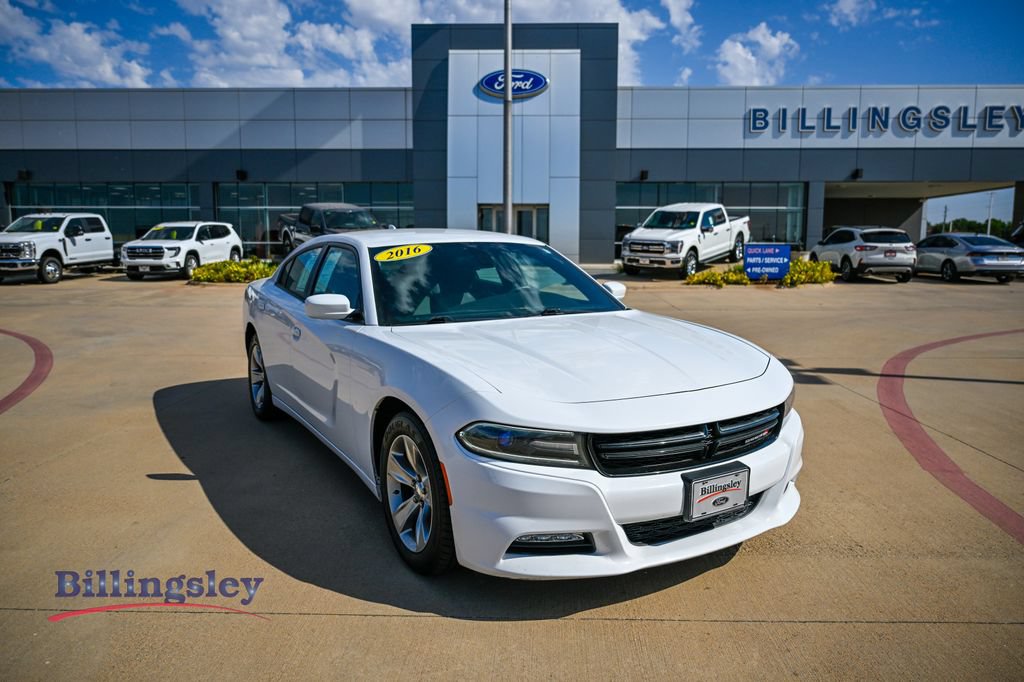 Used 2016 Dodge Charger SXT RWD image 1