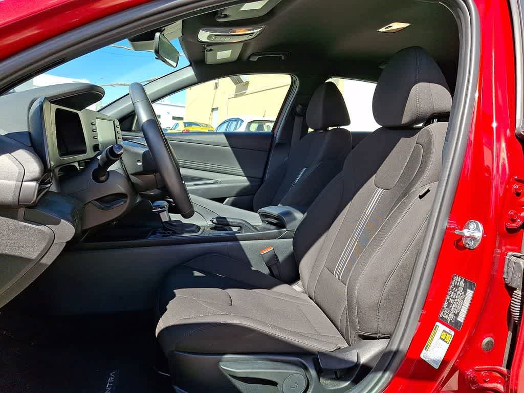 Used 2025 Hyundai Elantra Sport FWD image 13