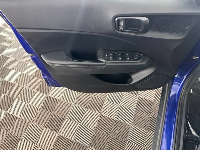 Used 2022 Hyundai Venue Limited FWD image 18