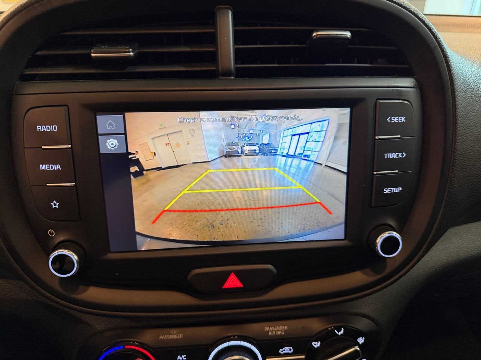 Used 2025 Kia Soul LX w/ LX Technology Package FWD image 22