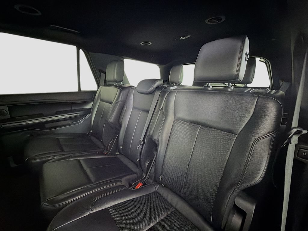 Used 2019 Ford Expedition XLT w/ Equipment Group 202A AWD/4WD image 24