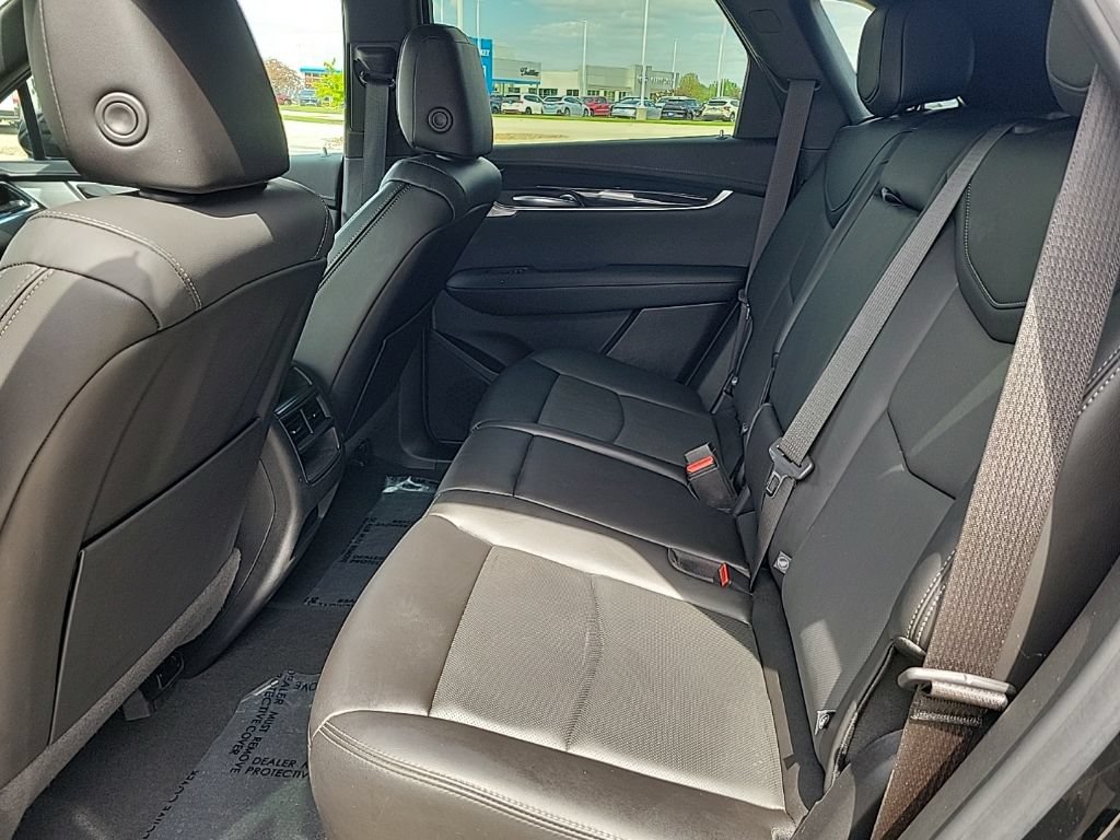 Used 2022 Cadillac XT5 Premium Luxury w/ Technology Package AWD/4WD image 15