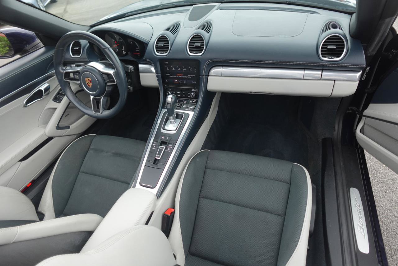 Used 2018 Porsche 718 Boxster RWD image 11
