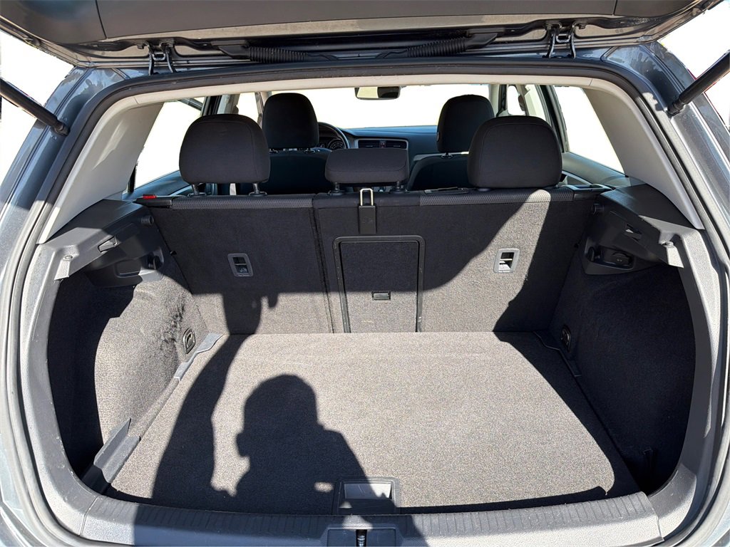 Used 2016 Volkswagen Golf S image 13