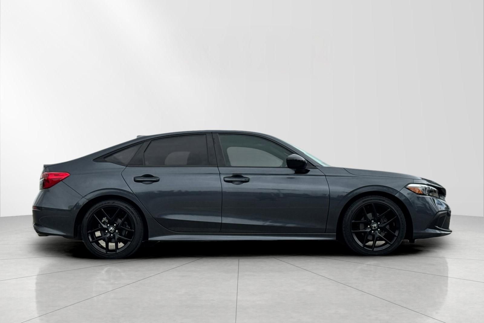 Used 2022 Honda Civic Sport image 2
