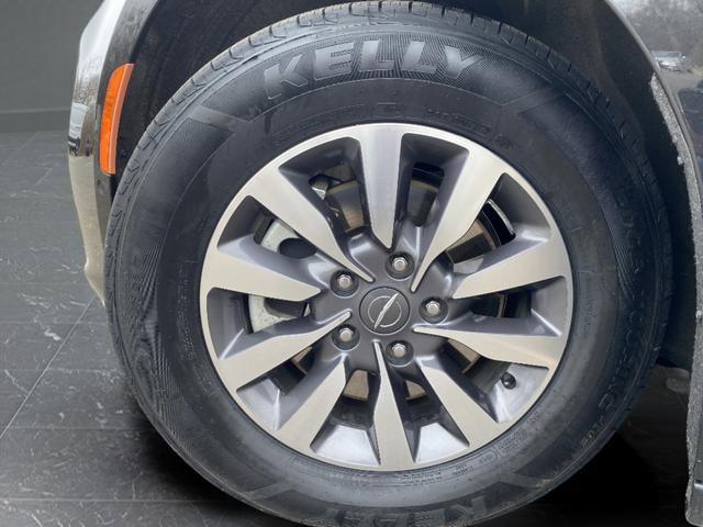 Used 2021 Chrysler Pacifica Touring-L image 12