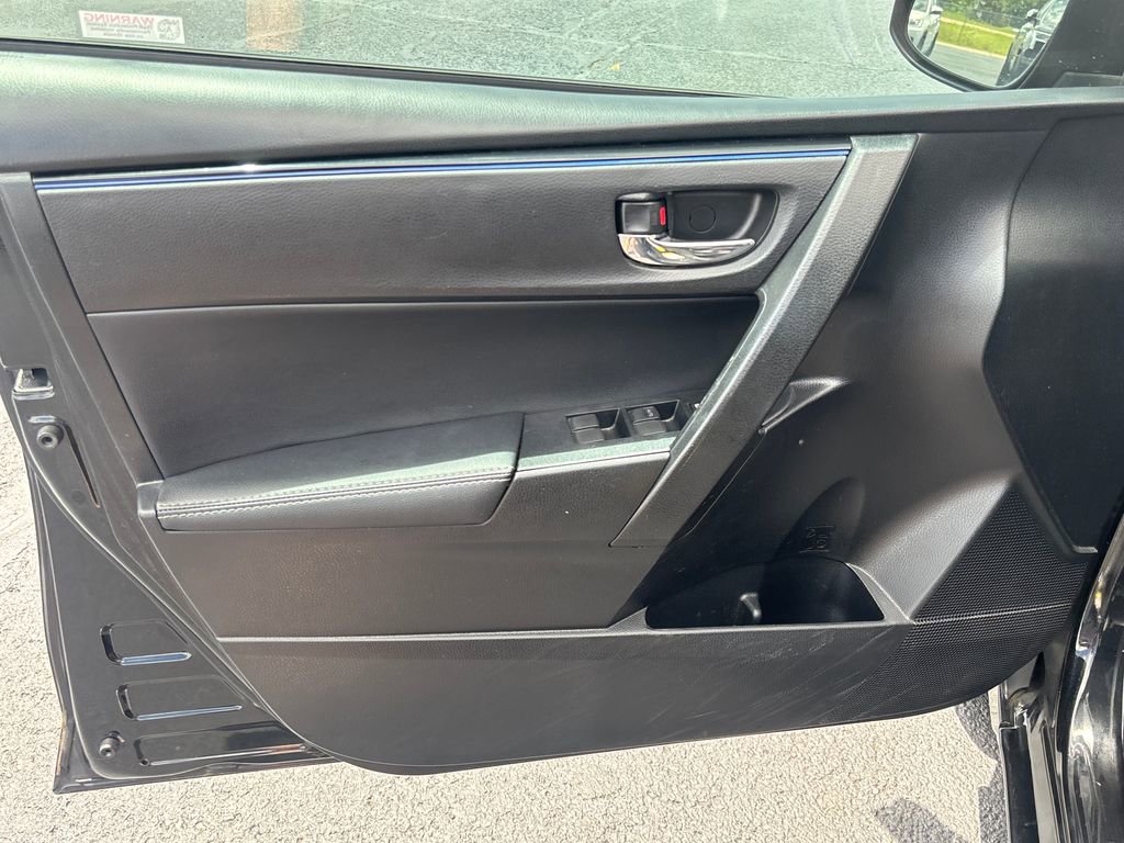 Used 2018 Toyota Corolla SE FWD image 6