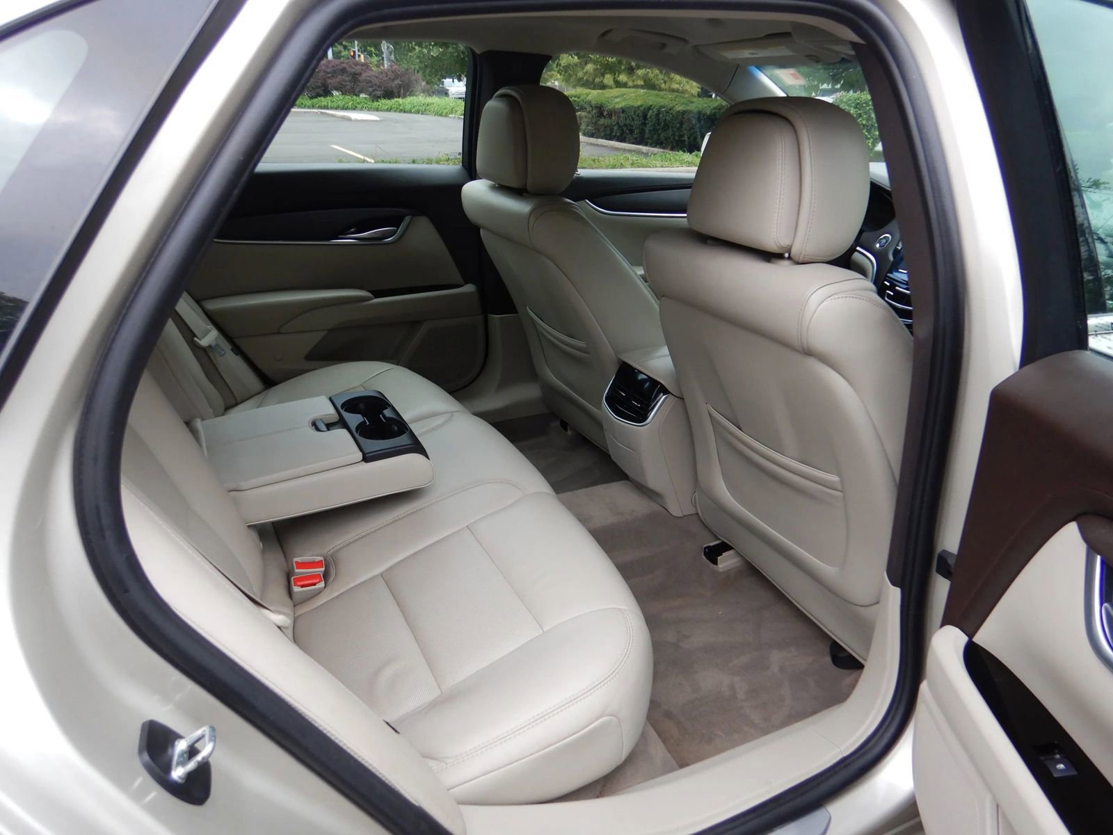 Used 2013 Cadillac XTS image 19