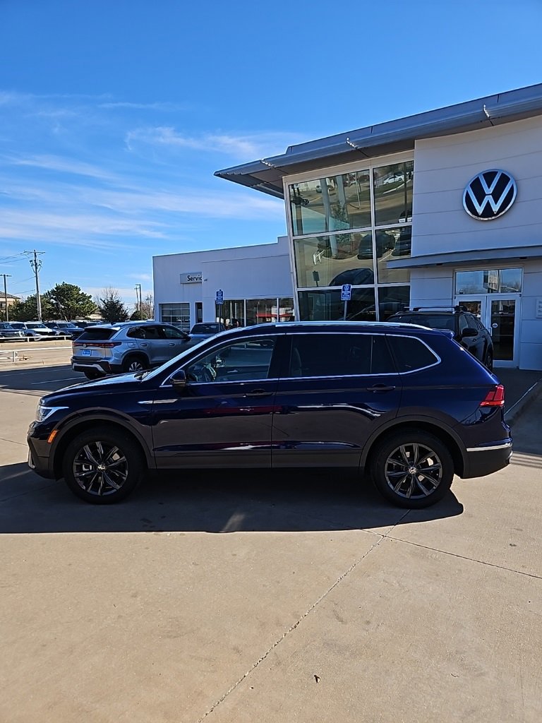 Certified 2024 Volkswagen Tiguan SE w/ Panoramic Sunroof Package image 8
