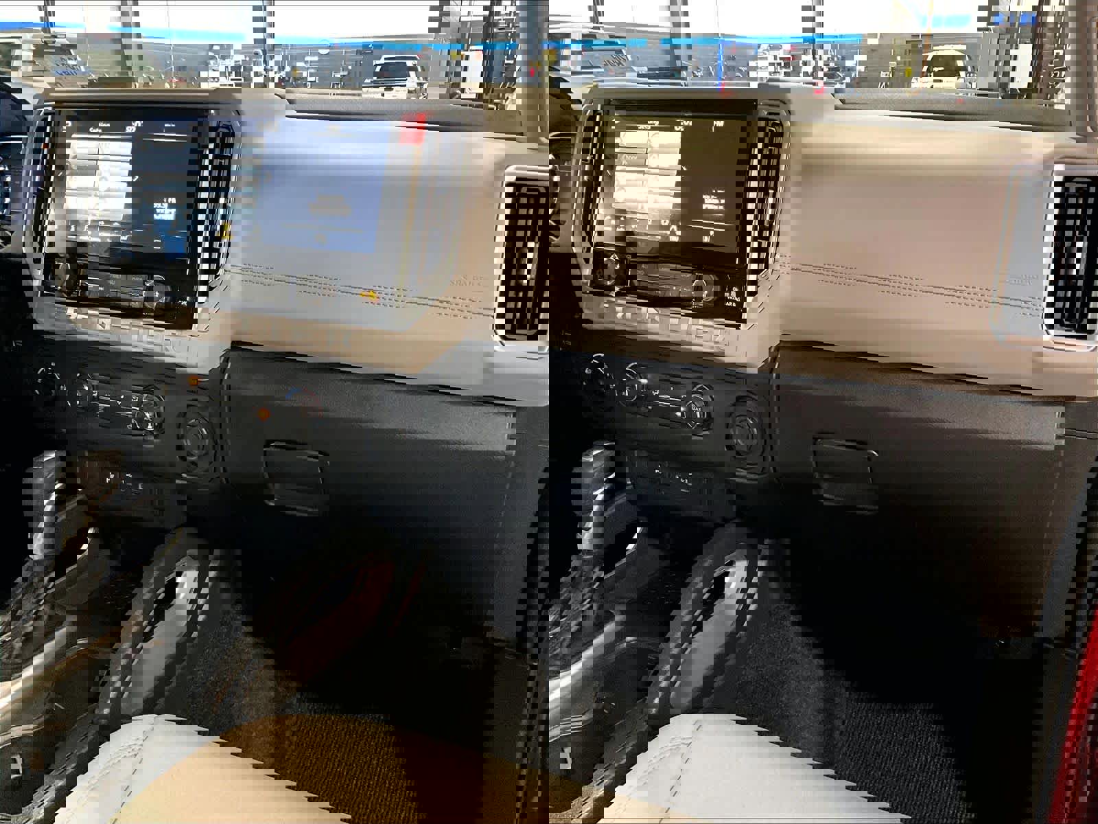 Used 2025 Nissan Frontier SV image 13