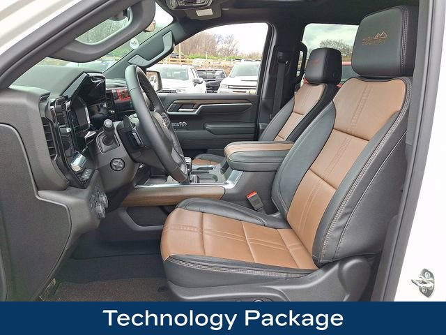 Used 2025 Chevrolet Silverado 1500 High Country w/ Technology Package image 2