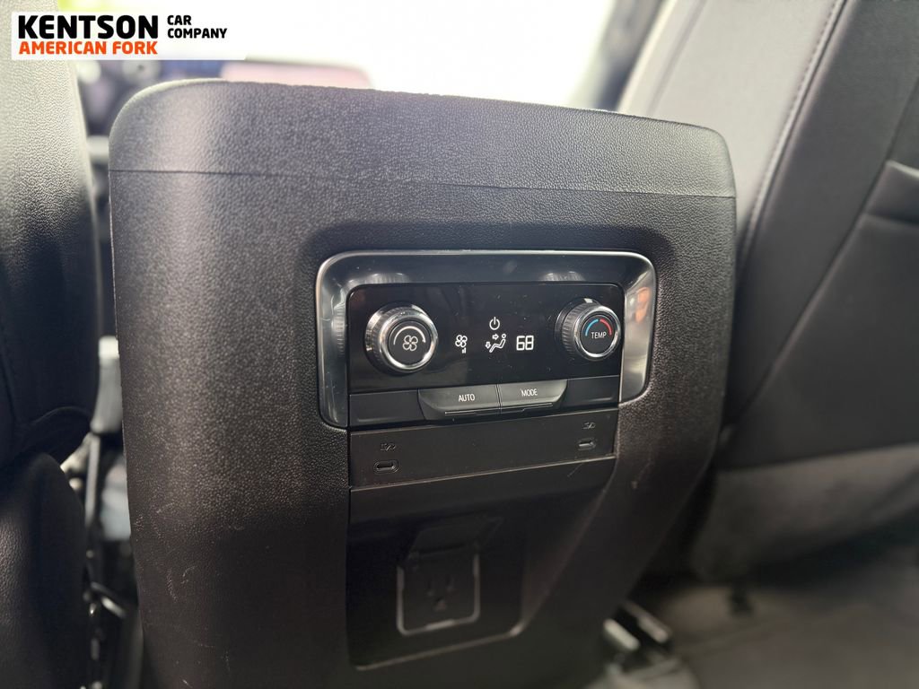 Used 2025 Chevrolet Suburban Z71 AWD/4WD image 38