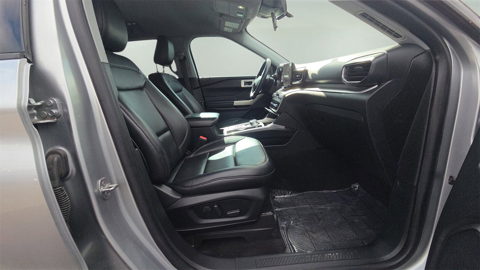 Used 2020 Ford Explorer XLT w/ Equipment Group 202A image 13