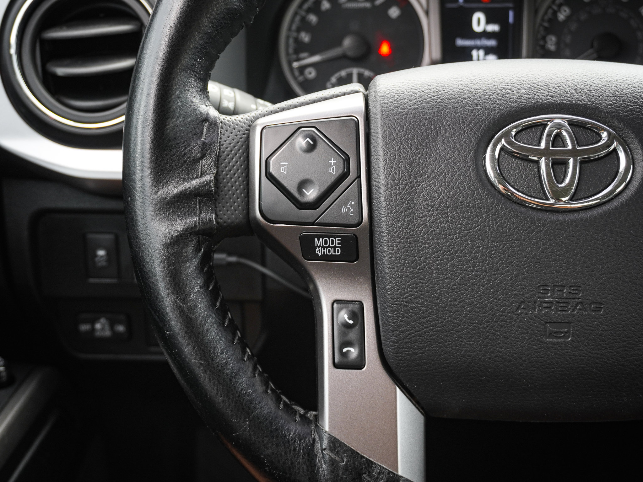 Used 2022 Toyota Tacoma SR5 w/ Technology Package RWD image 18