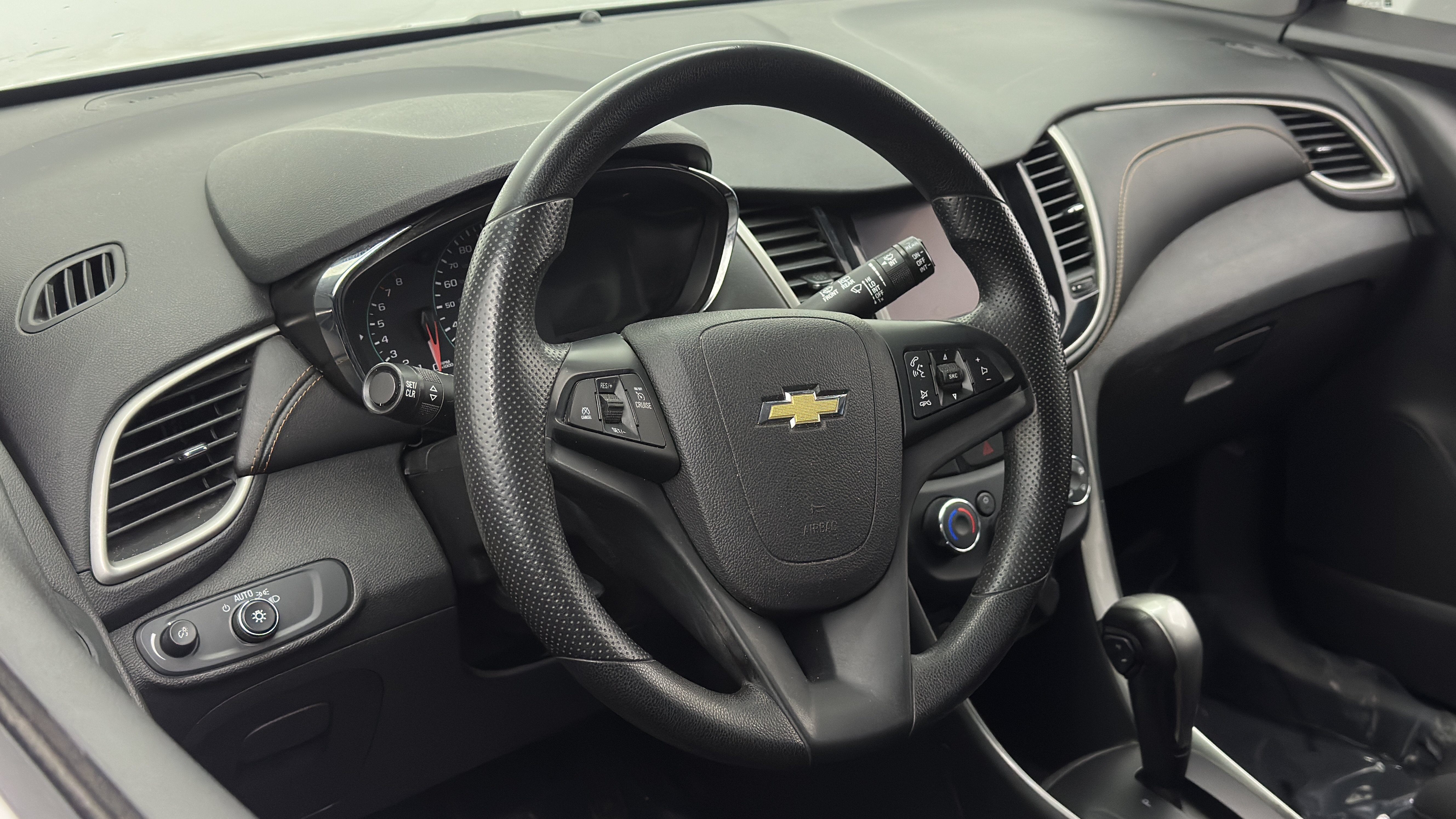 Used 2020 Chevrolet Trax LT FWD image 10