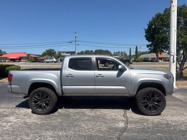 Used 2017 Toyota Tacoma TRD Sport w/ Tow Package (A/T) AWD/4WD image 3