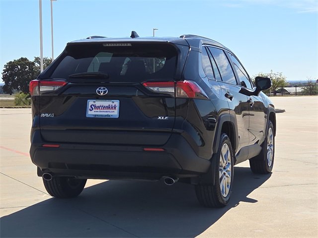 Used 2025 Toyota RAV4 XLE Premium image 8