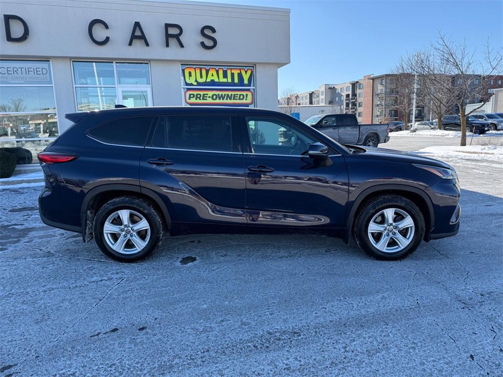 Used 2021 Toyota Highlander LE image 2