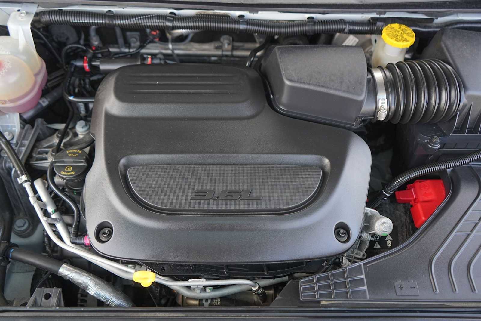 Used 2023 Chrysler Pacifica Limited FWD image 9