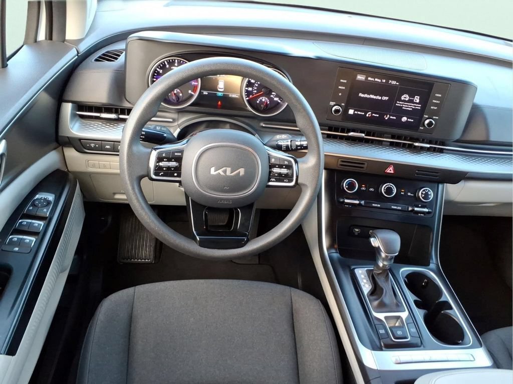 Used 2024 Kia Carnival LX FWD image 19