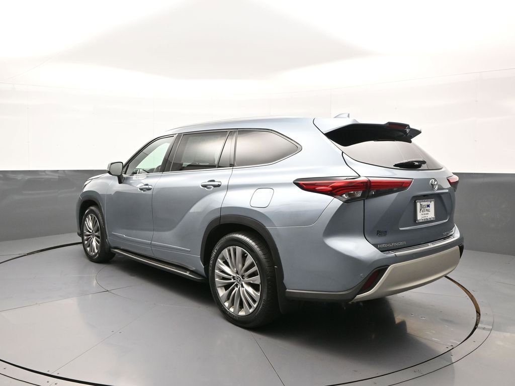 Certified 2020 Toyota Highlander Platinum w/ Preferred Accessory Package AWD/4WD image 8