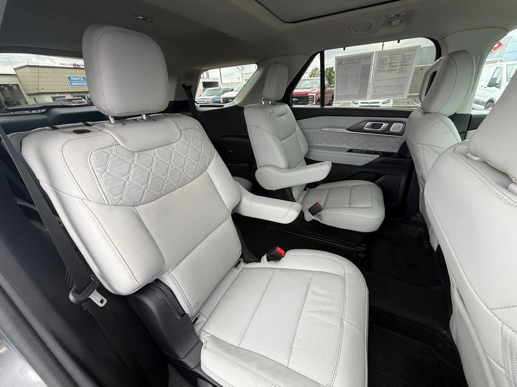 Used 2025 Ford Explorer Platinum w/ LUX Leather Package AWD/4WD image 33
