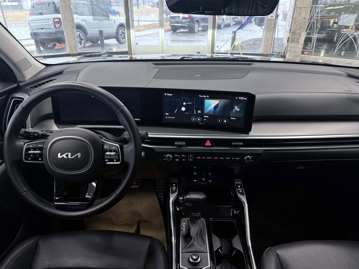 Used 2025 Kia Sorento SX image 44
