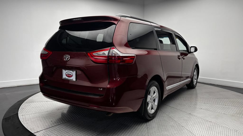 Used 2015 Toyota Sienna LE FWD image 34