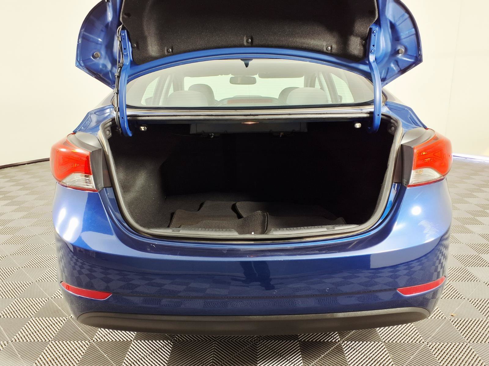 Used 2015 Hyundai Elantra SE FWD image 8