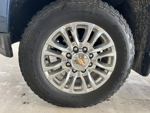 Used 2022 Chevrolet Silverado 2500 High Country w/ Technology Package image 11