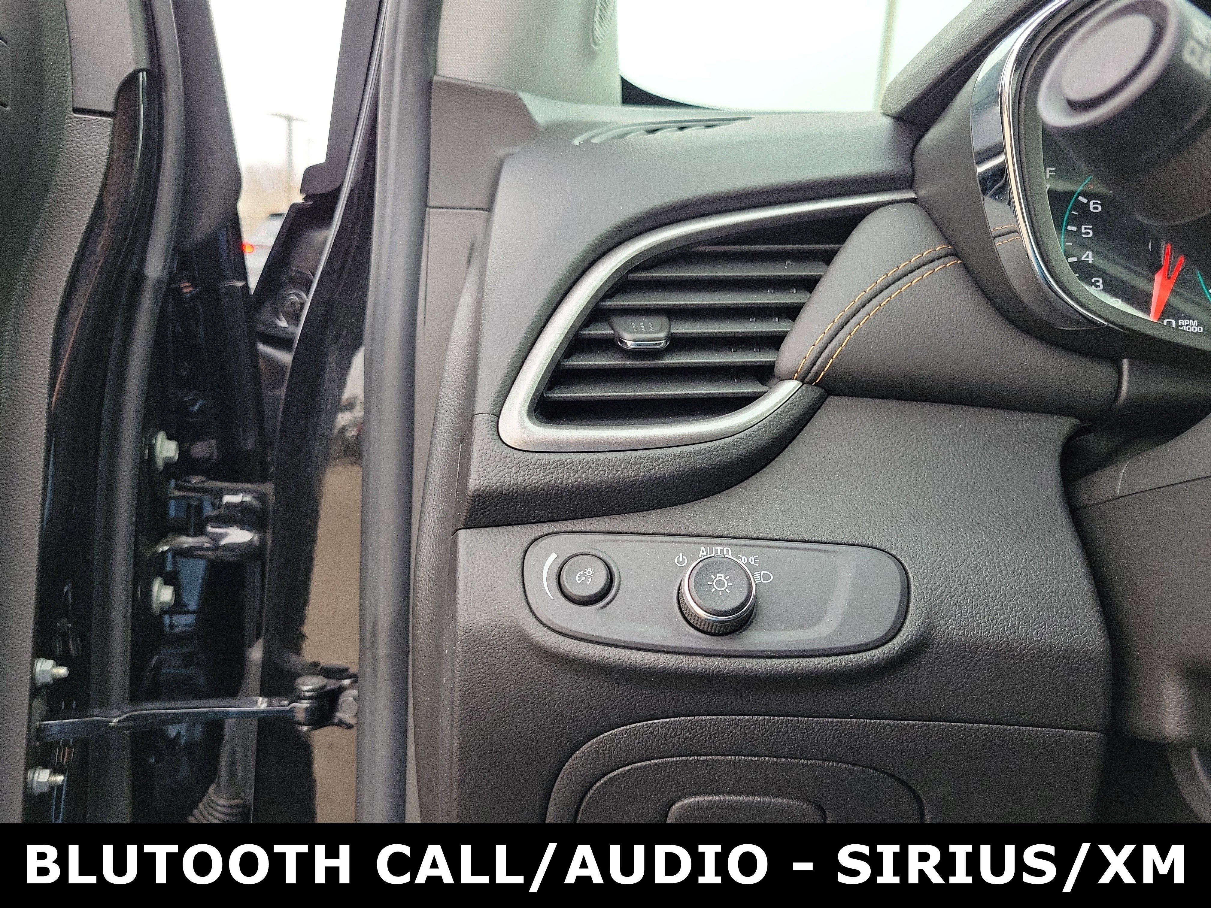 Used 2022 Chevrolet Trax LT w/ LT Convenience Package image 20