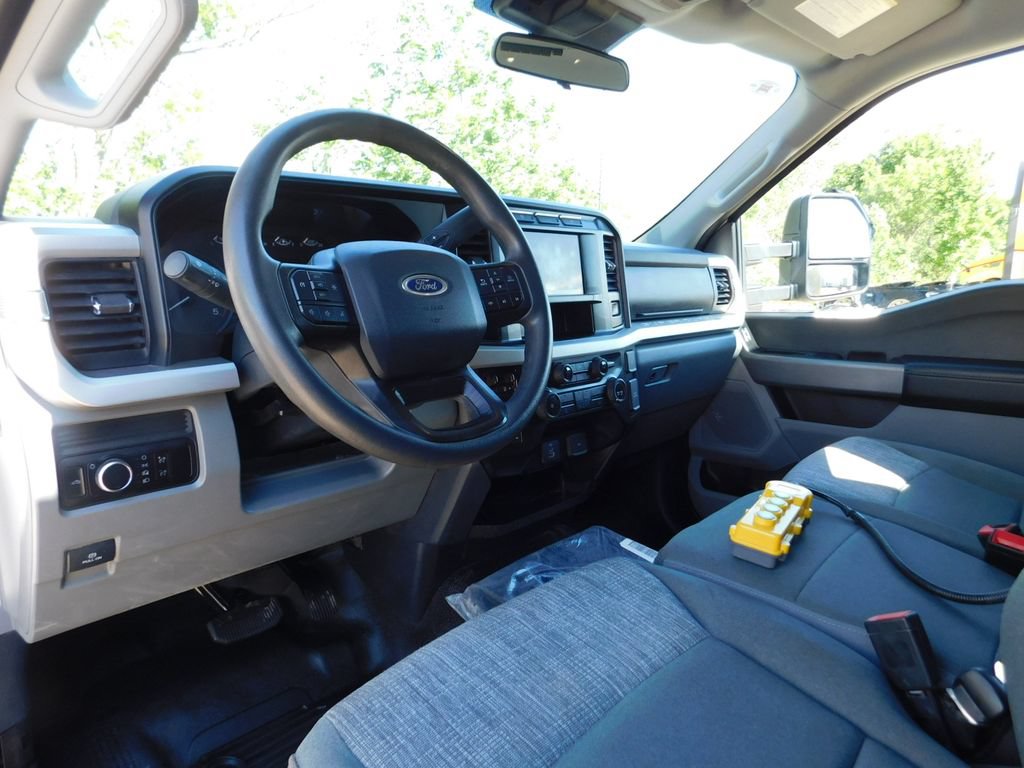 Used 2023 Ford F550 4x4 Regular Cab Super Duty image 36