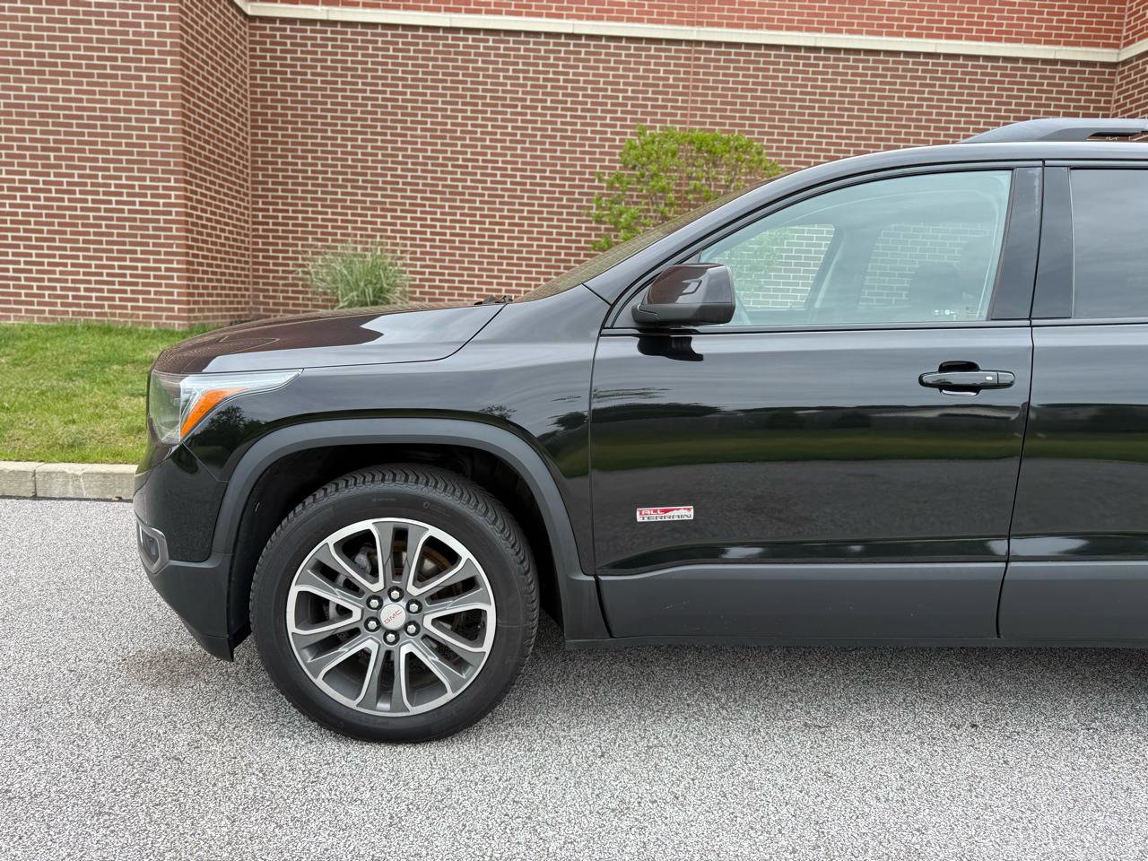 Used 2017 GMC Acadia SLT AWD/4WD image 7