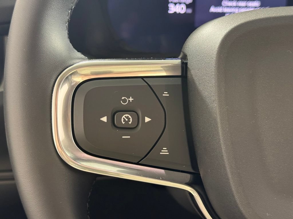 Certified 2026 Volvo XC40 B5 Plus AWD/4WD image 29