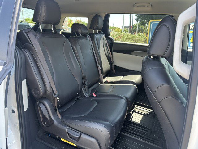 Used 2022 Kia Carnival LX FWD image 20