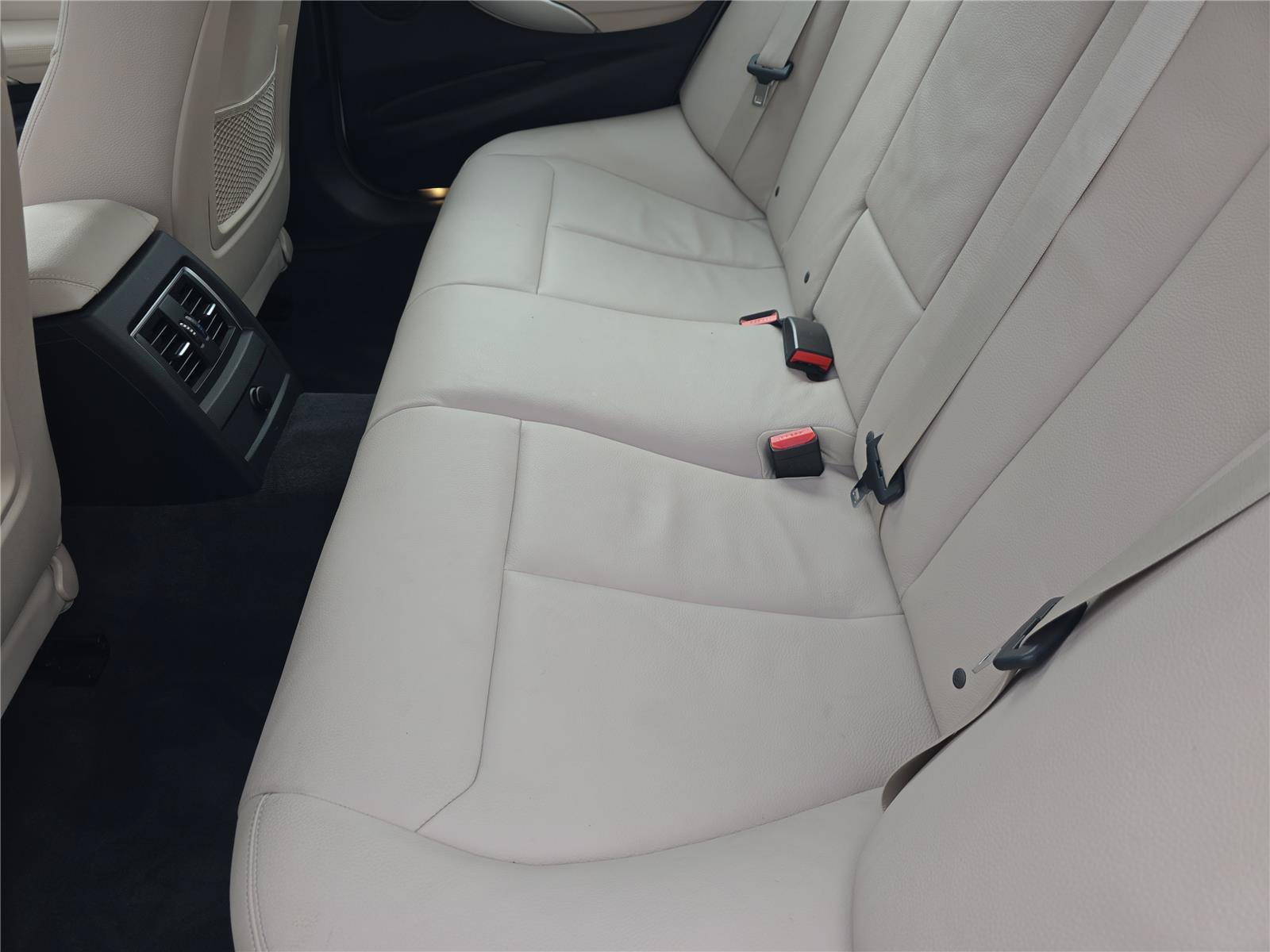 Used 2018 BMW 320i Sedan RWD image 12