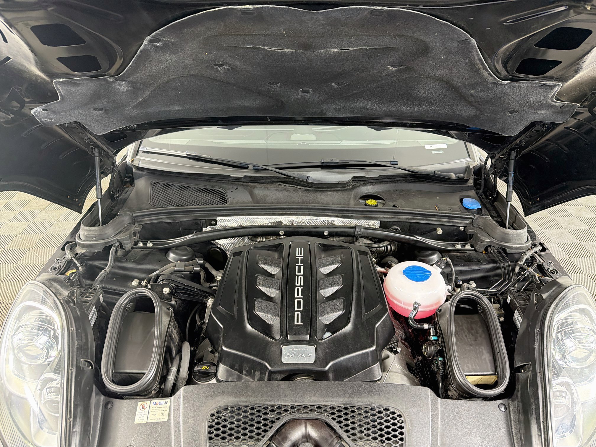 Used 2018 Porsche Macan S AWD/4WD image 35