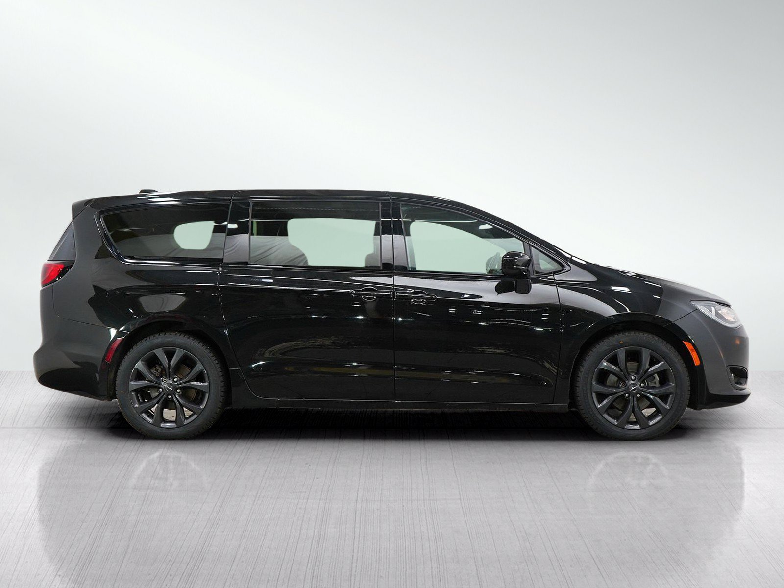 Used 2019 Chrysler Pacifica Touring Plus FWD image 6