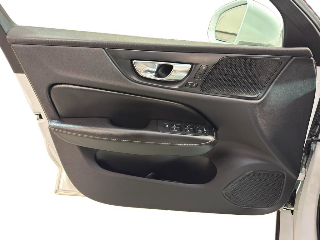 Used 2019 Volvo S60 T8 Inscription image 14